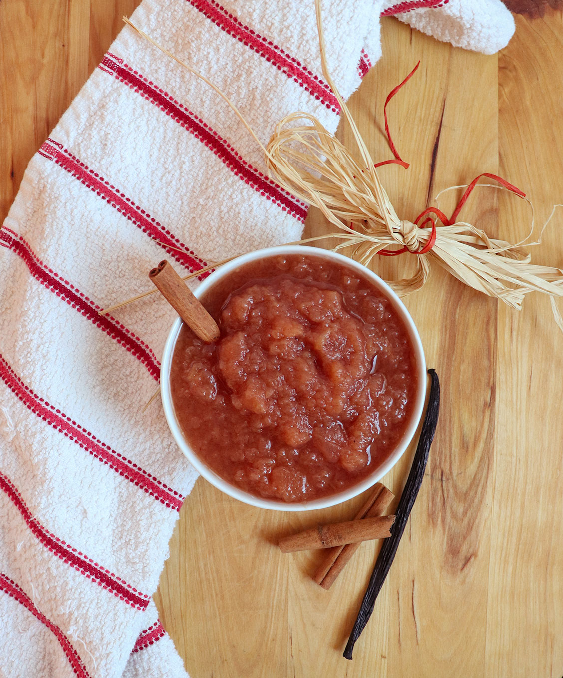 homemade apple sauce for the Instant Pot from Albuquerque Moms Blog