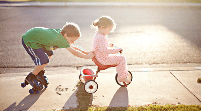 Four Tips to Discourage Jealousy between Siblings
